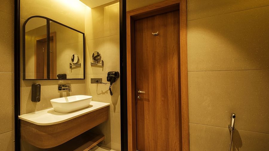 UCR Washroom (2)