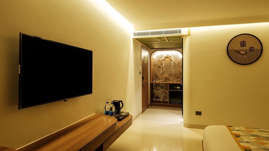 Urban Corner Room (4)