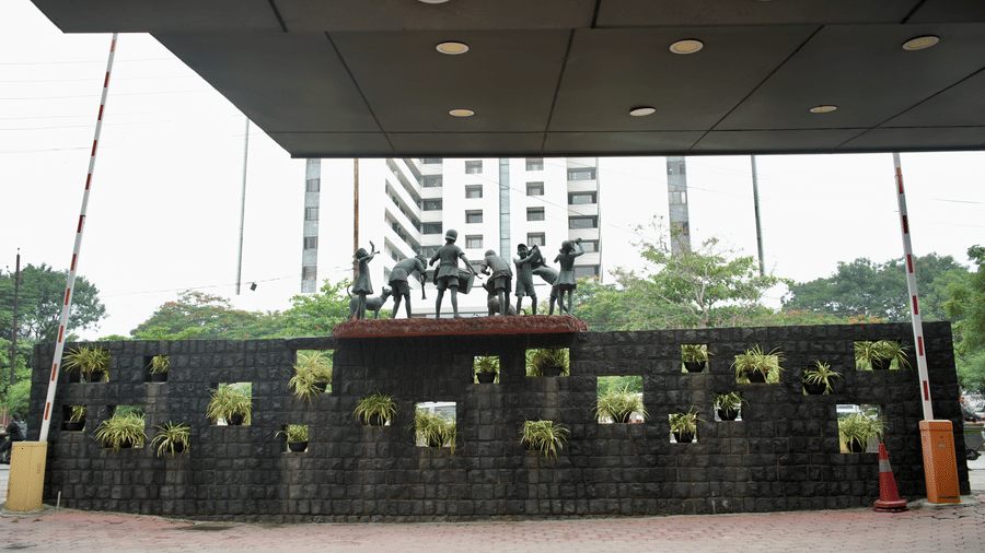 Sculptures atop a wall outside Infiniti Hotel, Indore.