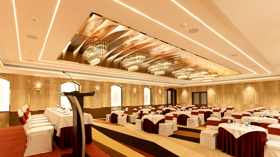banquet hall with round tables and seating space1