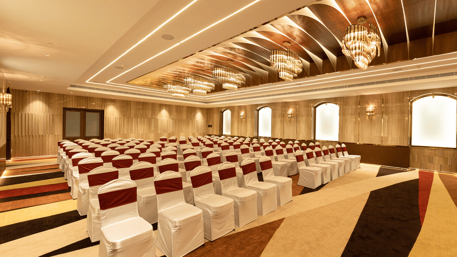 front and back view of banquet hall with seating arrangement in theatre style4