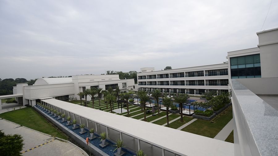  A view from the terrace, offering a complete view of the hotel's facade and all its blocks