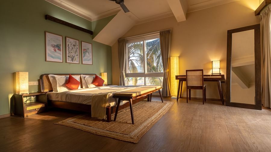 Spacious bedroom with cosy lighting, artwork, and natural wooden elements at Kssemya.