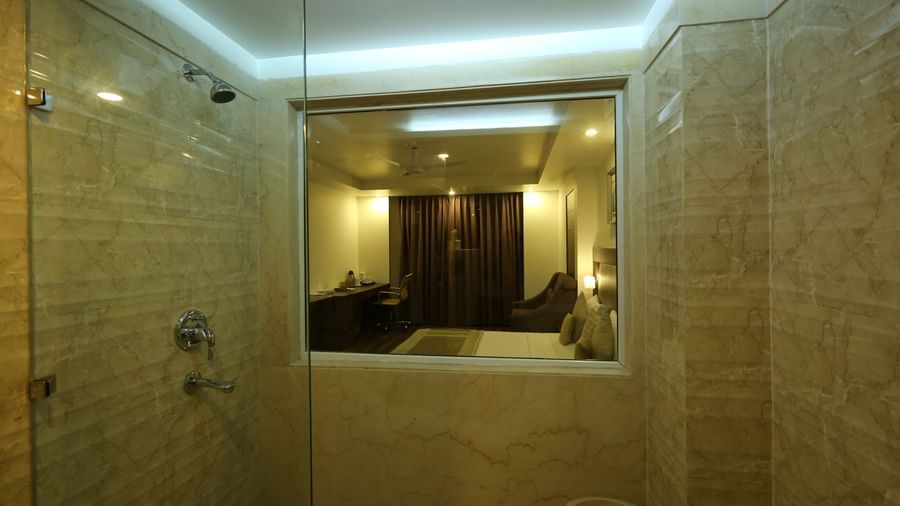 Premium Room Bath at Le Roi Delhi Hotel Paharganj