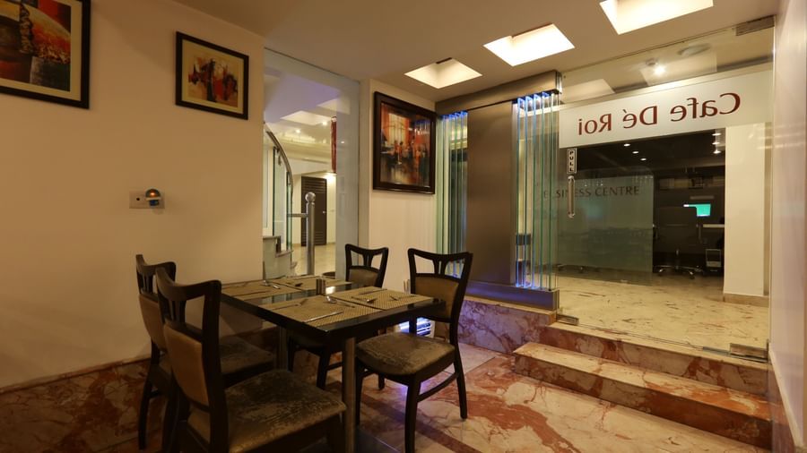 Cafe De Roi, Coffee Shop at Le ROI Delhi Hotel Paharganj