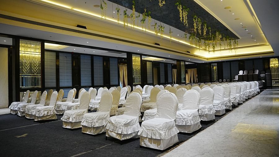 Banquet Hall 8 SIDE VIEW BANQUET 