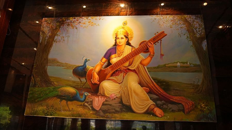 LOBBY MATA PHOTO