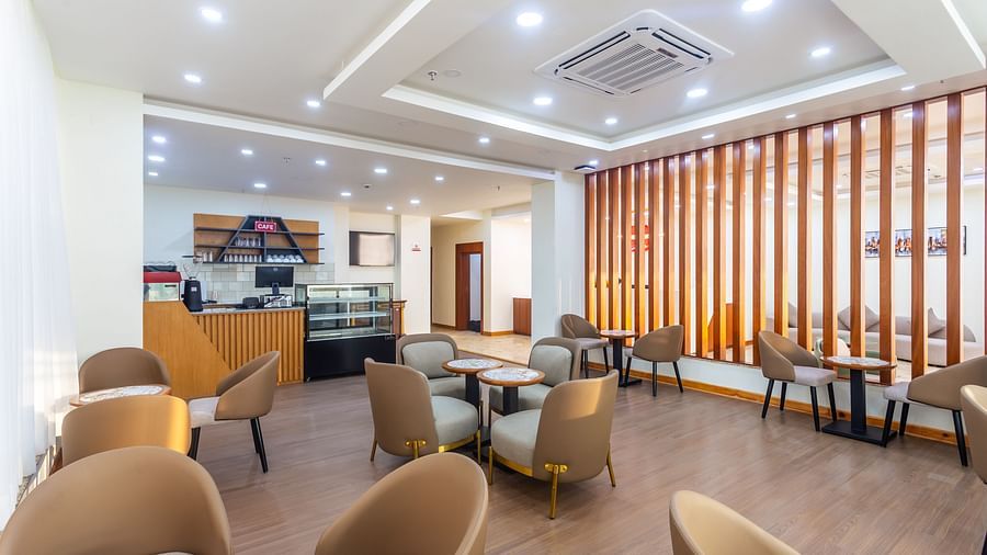 L cafe image number 4