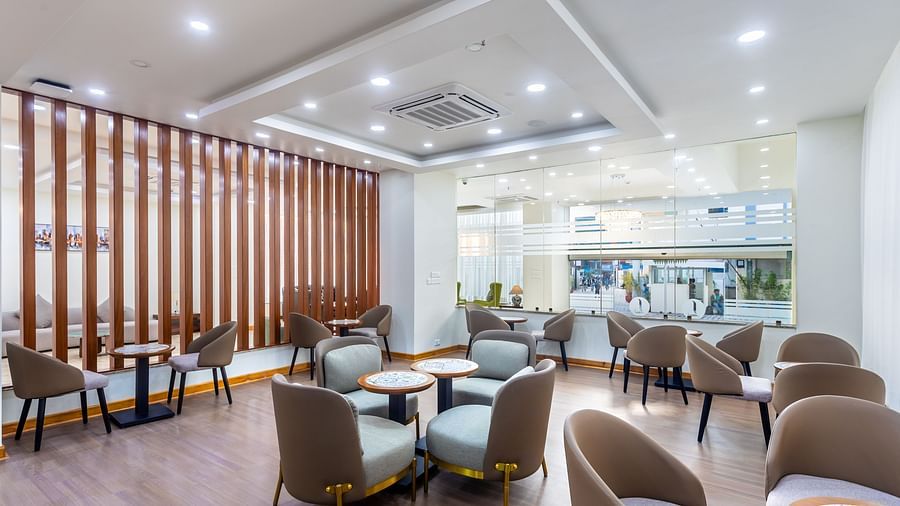 L cafe image number 6