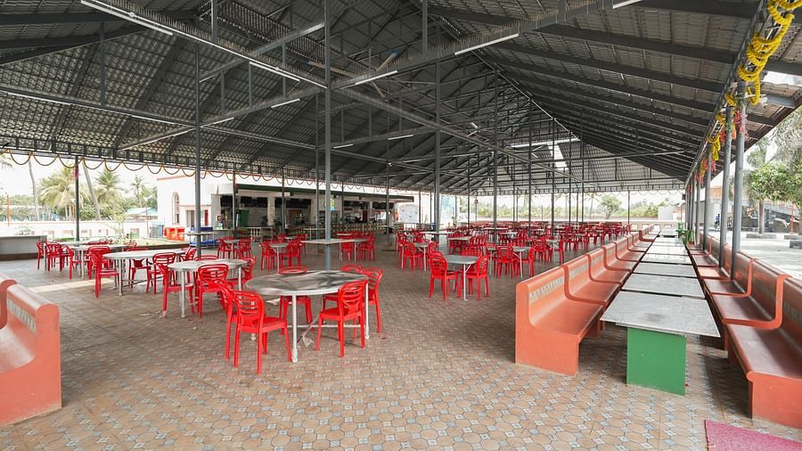 Eating area with table and chairs