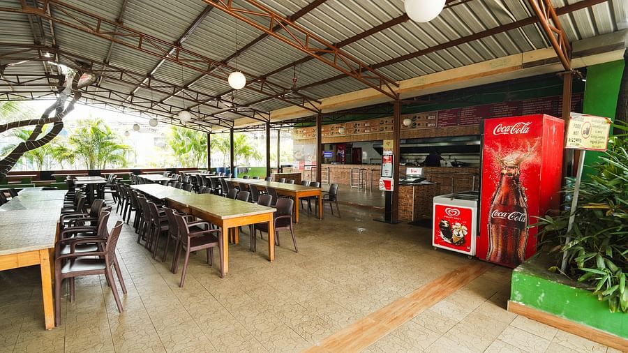 Eating area with table and chairs