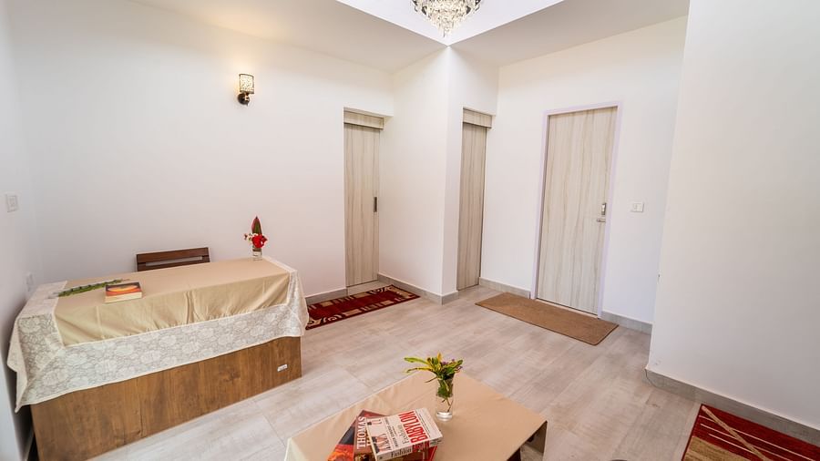 spa with a table covered with white cloth at Neer Ganga Resorts