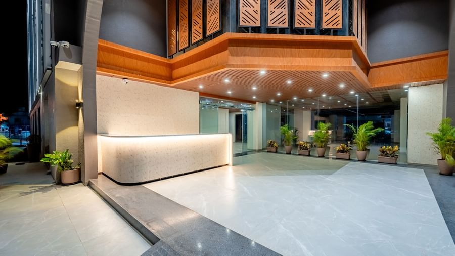 Lobby area of Pravasa Hotel with a front desk and ample lighting | Pravasa Hotel, Vijayapura