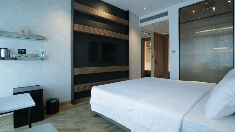 Contemporary guest room at Regency Hotel, Mumbai with comfortable bedding, flat-screen TV, modern furnishings and stylish decor for business and leisure travellers.