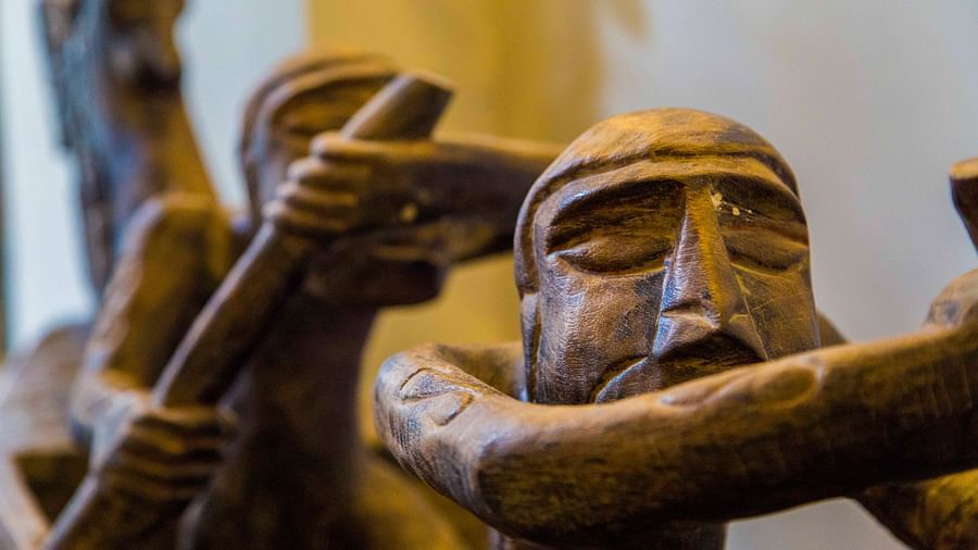 Wooden decor of people rowing a boat - Rhythm Lonavala