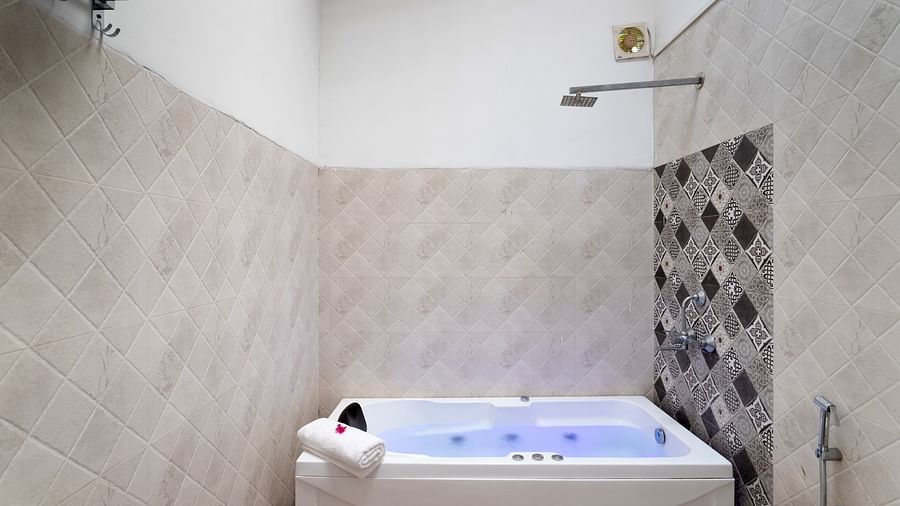 A luxurious jacuzzi room with a large, modern jacuzzi.
