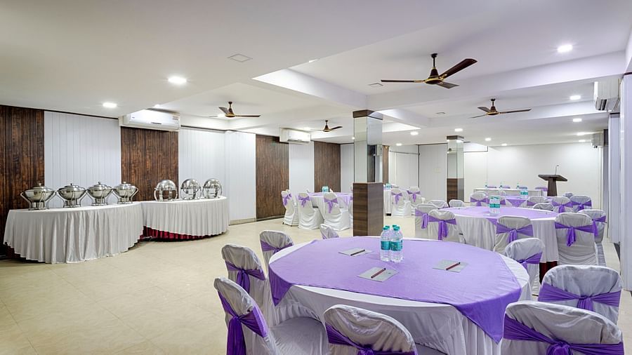 Banquet hall 