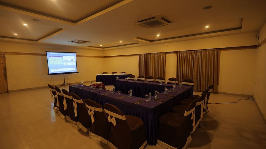  A hall for meetings