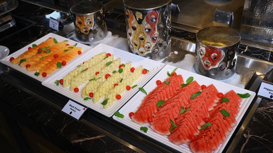 Enjoy a lavish buffet experience at The Buffet Square, featuring global flavours and seasonal ingredients.