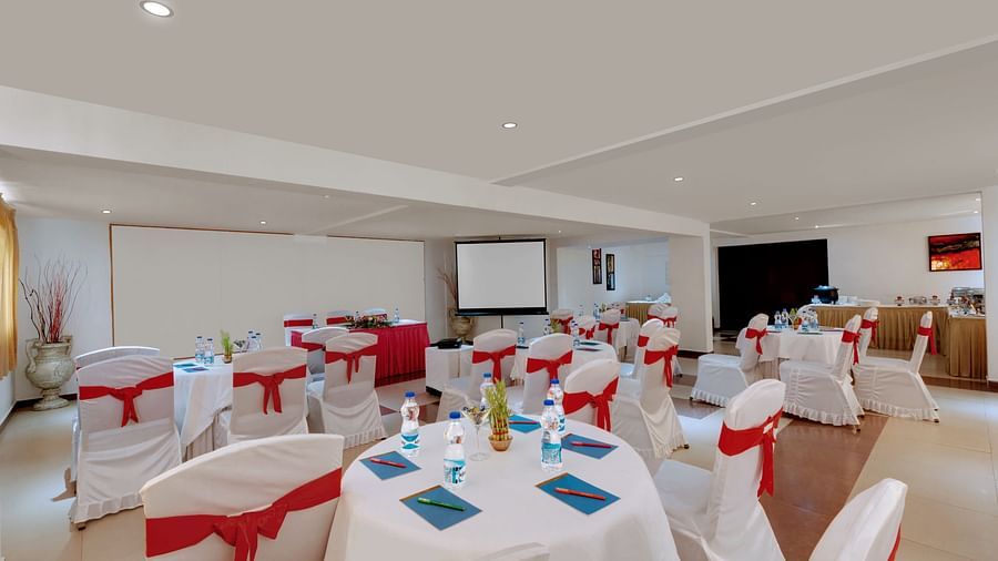 Muthu Hall banquet set for meeting at SRM Hotel in Tuticorin, banquet hall in Tuticorin