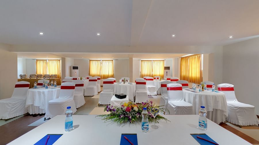 A front shot of Muthu Mahal Banquet  in SRM Hotel in Tuticorin, Banquet Hall in Tuticorin