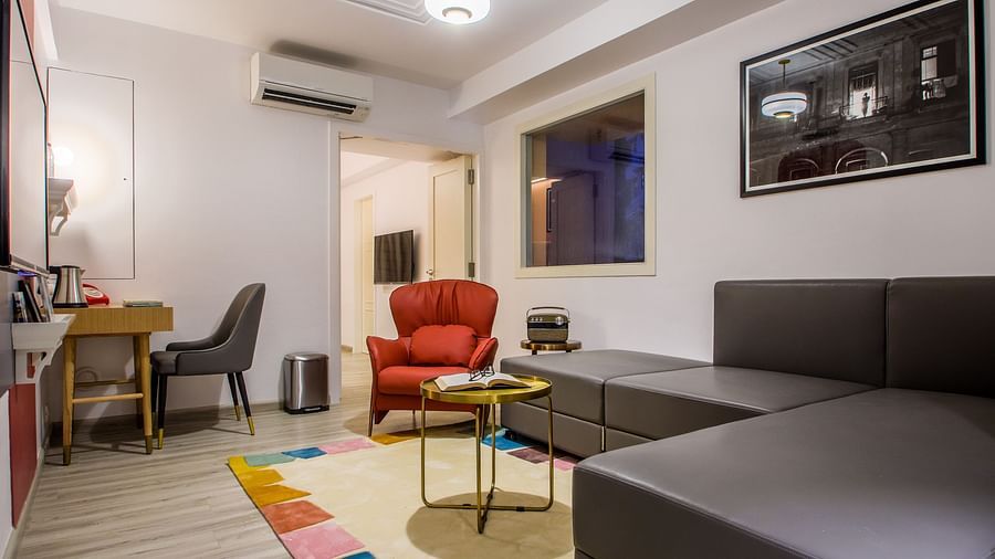 Suite living room