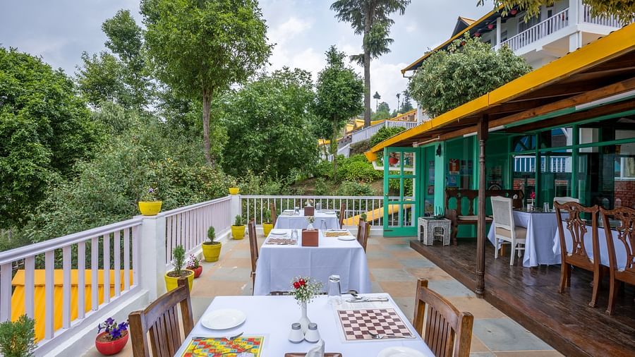 Restaurant sit out with chairs and tables at Te Aroha By Shervani, Mukteshwar