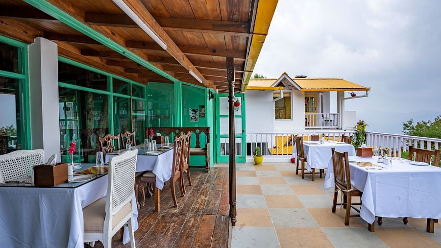 Restaurant sit out area with tables and chairs at Te Aroha By Shervani, Mukteshwar