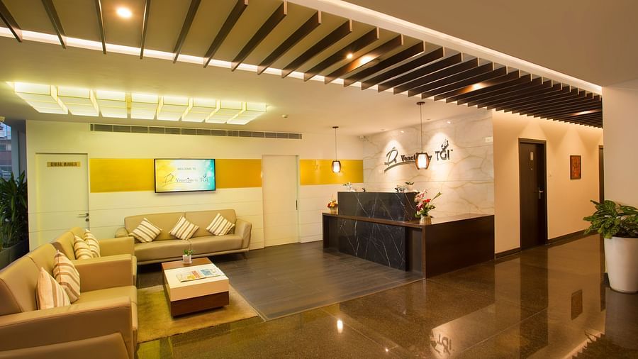 De Venetian Lobby area with sofa seating