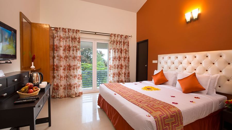 Kairos Room with a double bed, television and work desk and chair