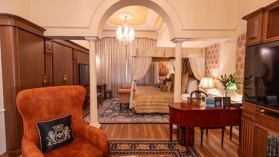 an arch shaped partition between the seating area and the bed in the bedroom of our heritage parlour suite - The Claridges New Delhi