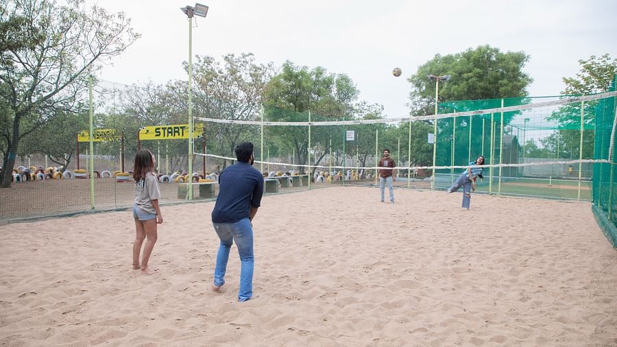 BEACH VOLLEY BALL