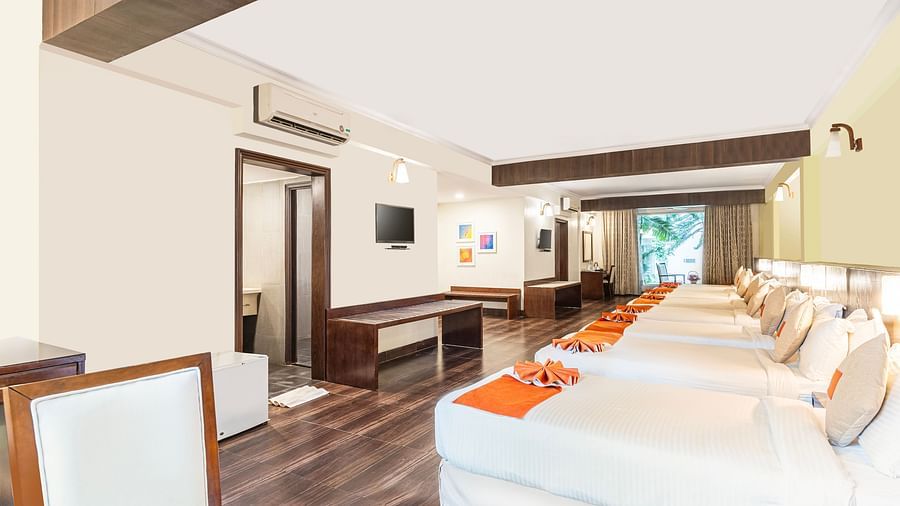 FAMNILY ROOM