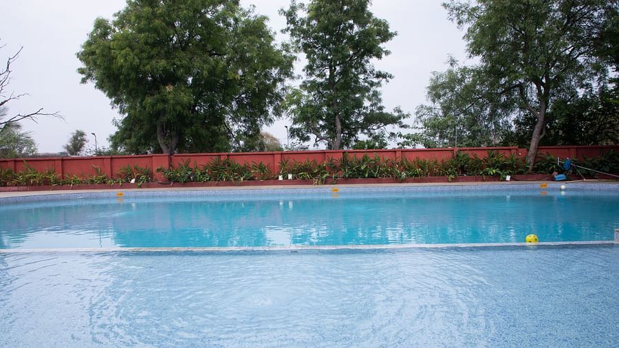 KIDS SWIMMING POOL