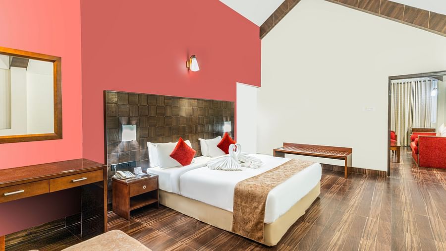 SUITE (BED ROOM).