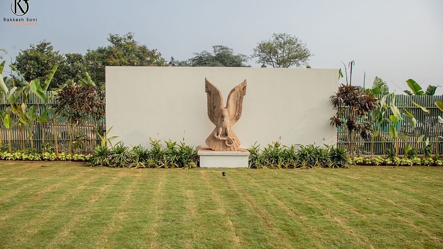 A facade image of lawn - Trance Veechika Resort