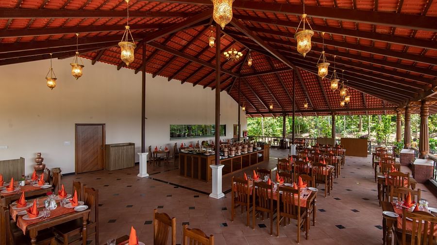 restaurant with buffet - Tapovana, Sakleshpura