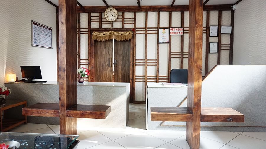 Traditional wooden reception area. | Vistar Resort, Bengaluru