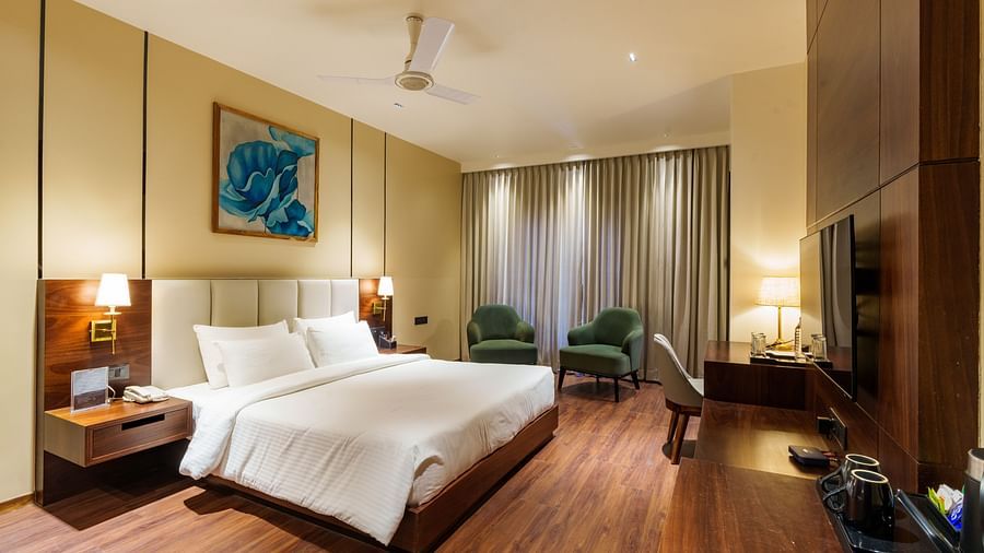 Deluxe King Room at Visthara - Urban Boutique Hotel 1