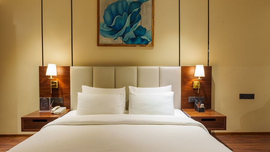 Deluxe King Room at Visthara - Urban Boutique Hotel 3