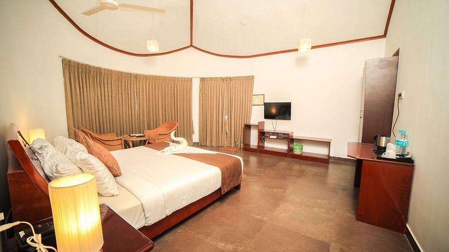 Image of a room with a bed and a television in front at WOW Bison Woods.