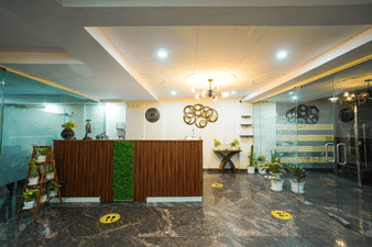 Lime Tree Hotel Near 32nd Avenue