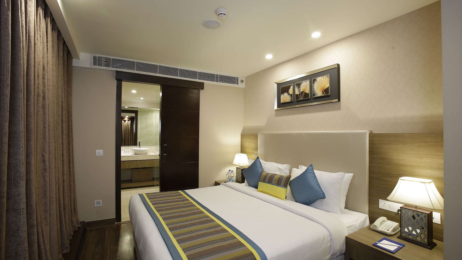 EXECUTIVE SUITE 1 QUEEN BED at Golden Suites, Gurgaon