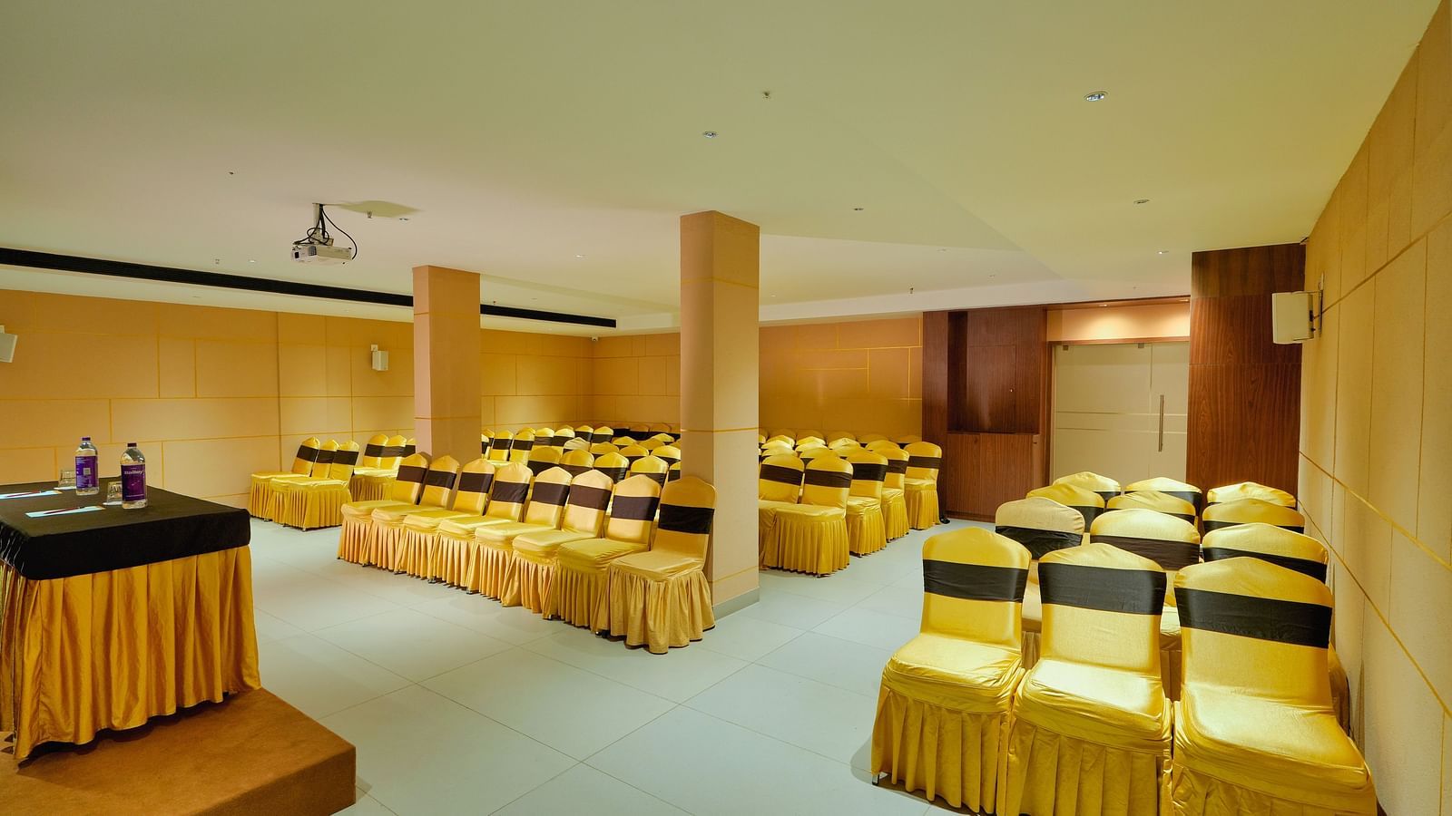 banquet hall of hotel mesta