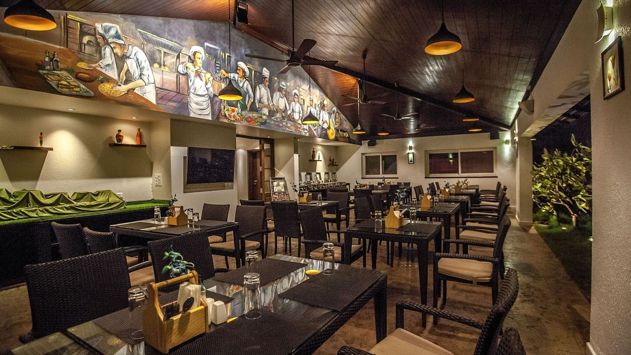 Temple Tree Hotel near Christ University, Temple Tree Hotel near NIMHANS Hospital Bangalore, best hotel near Christ University and NIMHANS Hospital near Hosur RoadTree Top Restaurant, Restaurant Near Lal Bagh, Temple Tree, Hotel in Wilson Garden 1