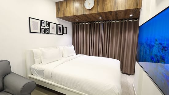 Bedroom of room 402 3001 5001 at Wabi-Sabi Juhu 1