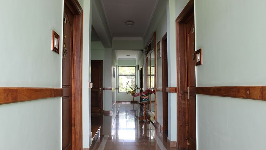 Hotel Preidency Bangalore - Corridor