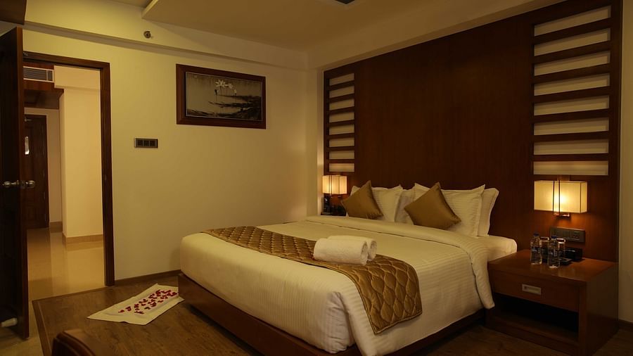 Hotel Karthika Park, Kazhakuttam Thiruvananthapuram Suit Room-view3
