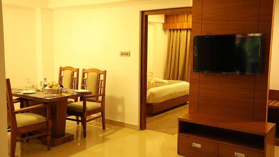 Hotel Karthika Park, Kazhakuttam Thiruvananthapuram Suit Room