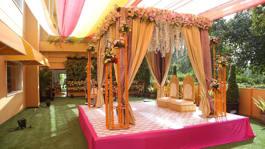 best hotel in Mathura, Hotels for Holi in Mathura 5U